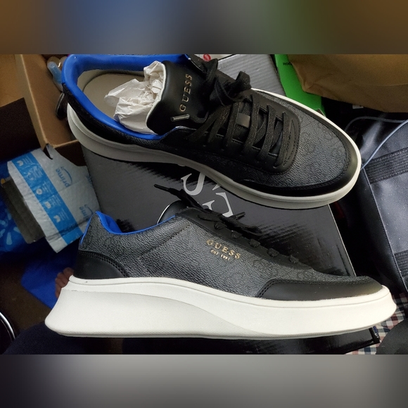 Guess Dolo Low-Top Sneakers - Picture 2 of 5